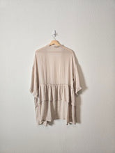 Load image into Gallery viewer, Easel Oversized Ruffle Kimono (S)
