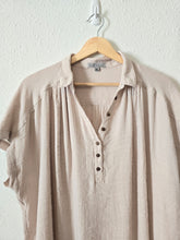 Load image into Gallery viewer, Wishlist Relaxed Henley Top (M/L)
