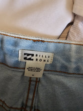 Load image into Gallery viewer, NEW Billabong Light Wash Shorts (27)
