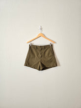 Load image into Gallery viewer, Madewell Olive Camp Shorts (S)
