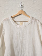 Load image into Gallery viewer, Petalura 100% Linen Tee (1X)
