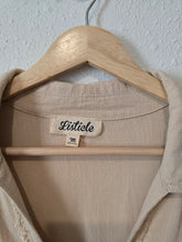 Load image into Gallery viewer, Listicle Linen Blend Button Up (M)
