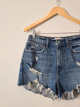 Load image into Gallery viewer, NEW Abercrombie High Rise Mom Shorts (30/10)
