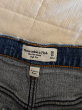 Load image into Gallery viewer, NEW Abercrombie High Rise Mom Shorts (30/10)
