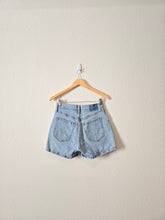 Load image into Gallery viewer, Abercrombie High Rise Mom Shorts (26/2)
