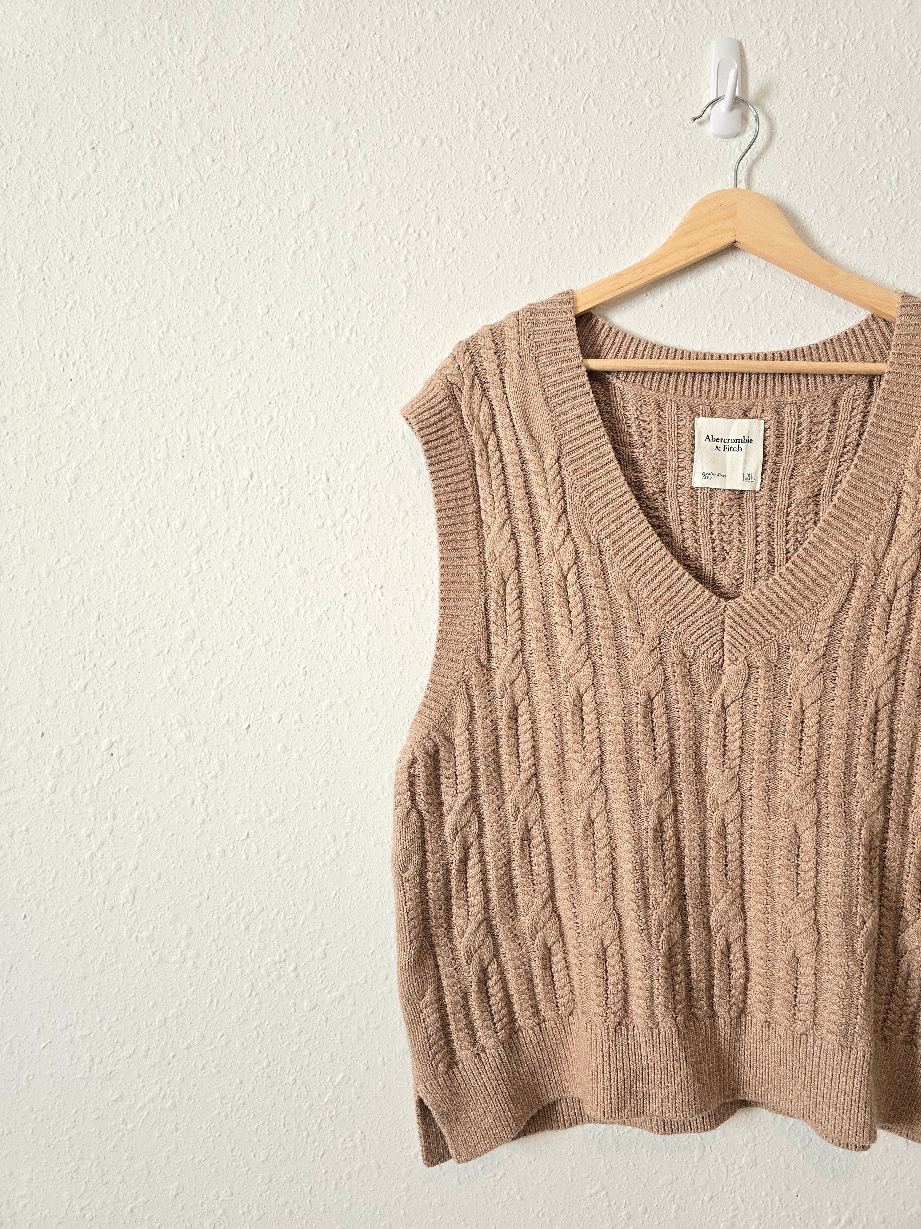 Abercrombie Cable Knit Vest (XL)