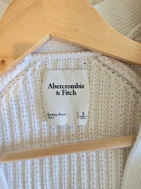 Abercrombie Chunky Knit Cardigan (S)