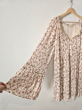 Load image into Gallery viewer, Floral Flare Sleeve Dress (S)
