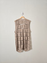 Load image into Gallery viewer, Vintage Floral Crochet Knit Top (XL)
