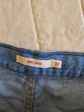 Load image into Gallery viewer, Levi&#39;s High Loose Jeans (32)
