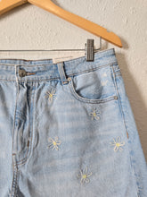 Load image into Gallery viewer, NEW Floral Mom Shorts (14)
