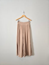 Load image into Gallery viewer, Smocked Wide Leg Pants (S/M)
