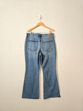 Load image into Gallery viewer, NEW Madewell Perfect Vintage Flare Jeans (32)
