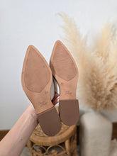 Load image into Gallery viewer, Crown Vintage Leather Mules (9)
