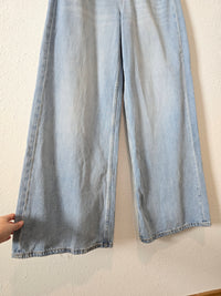 Light Wash Wide Leg Jeans (8)