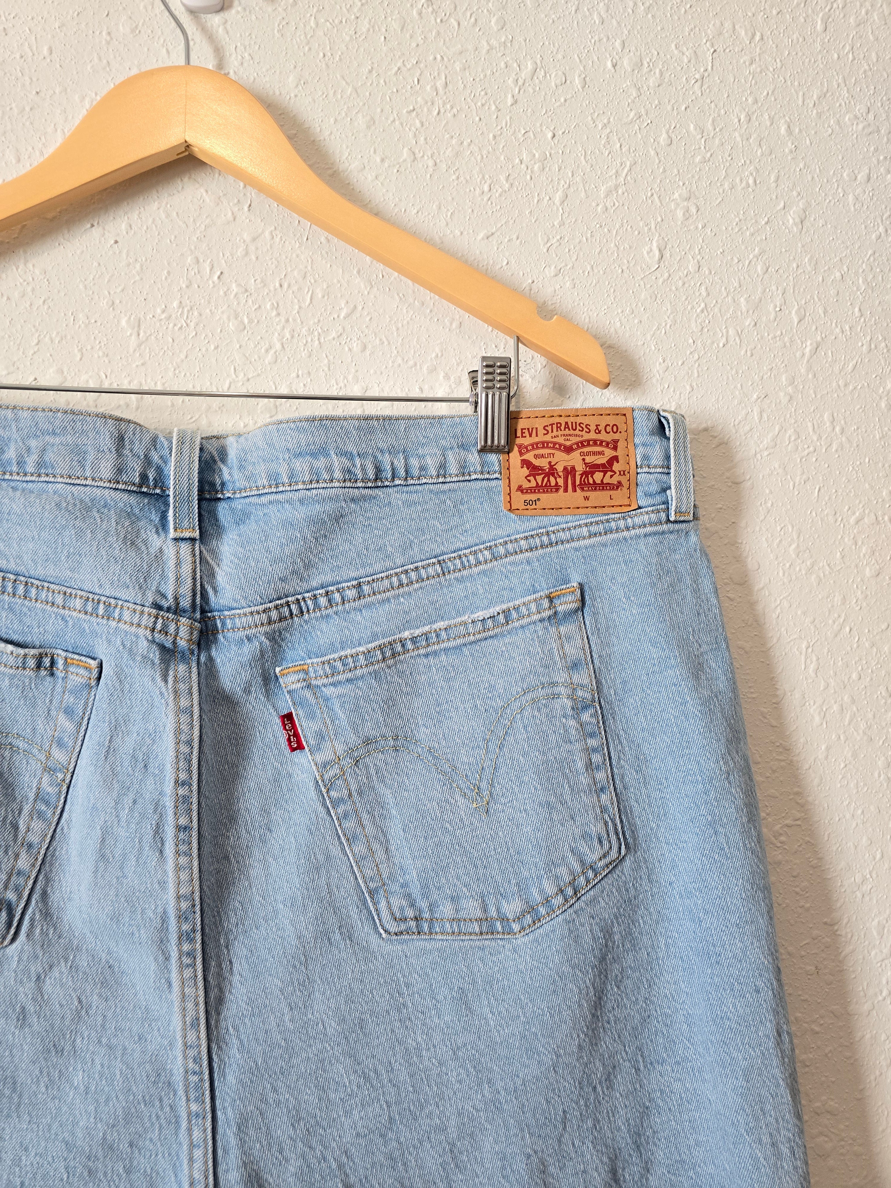 Levi's Light Wash Denim Shorts (18W)