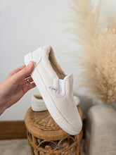 Load image into Gallery viewer, J.Crew Corduroy Sneakers (8.5)
