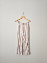 Load image into Gallery viewer, Abercrombie Striped Linen Crop Pants (XXS)
