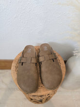 Load image into Gallery viewer, Brown Slip On Clogs (9)
