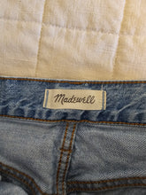 Load image into Gallery viewer, Madewell Perfect Vintage Jeans (24)
