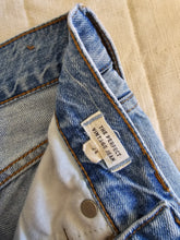 Load image into Gallery viewer, Madewell Perfect Vintage Jeans (24)
