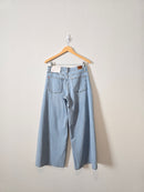 NEW Light Wash Wide Leg Jeans (27)