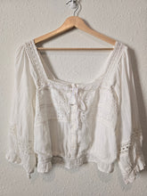 Load image into Gallery viewer, NEW White Floral Eyelet Top (L)
