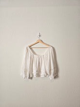 Load image into Gallery viewer, NEW White Floral Eyelet Top (L)
