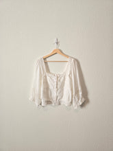 Load image into Gallery viewer, NEW White Floral Eyelet Top (L)
