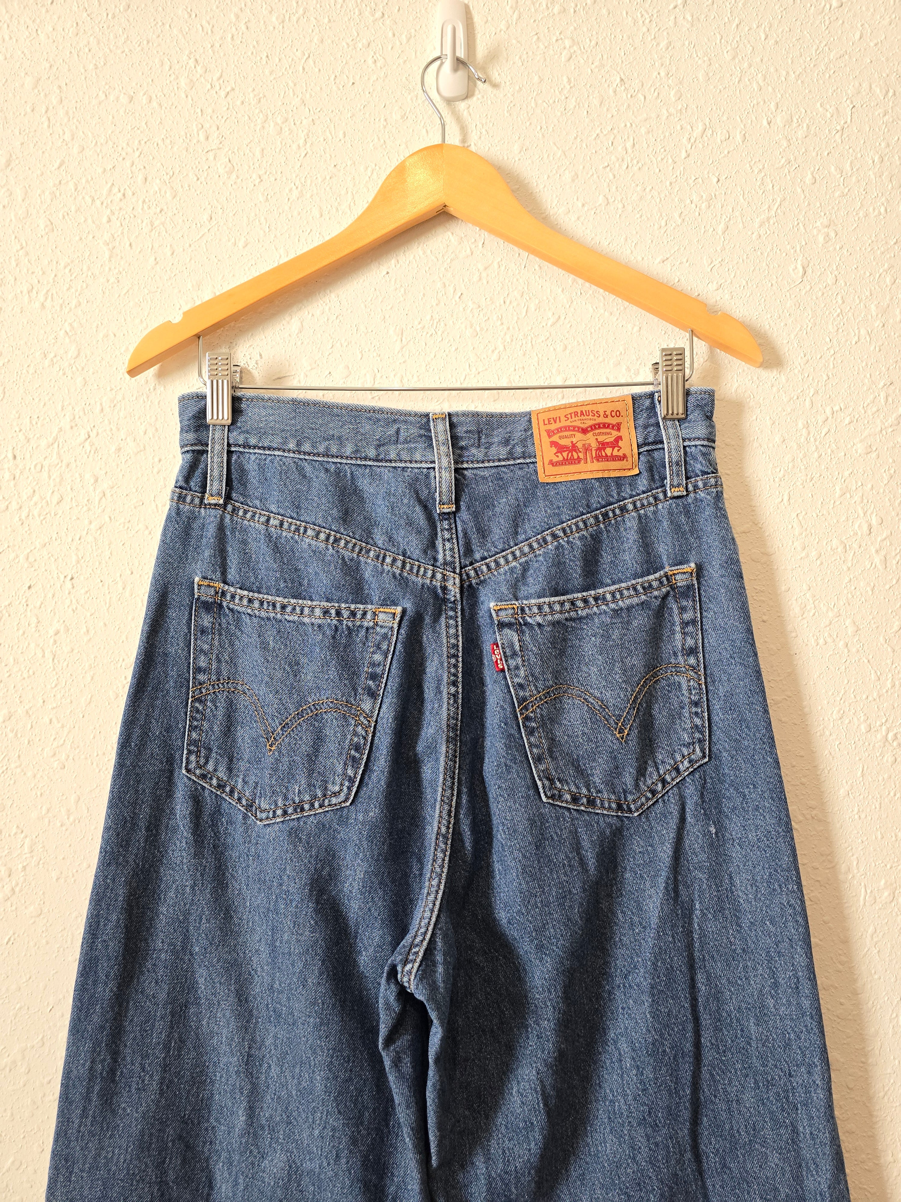 Levi's High Waisted Straight Jeans (27)