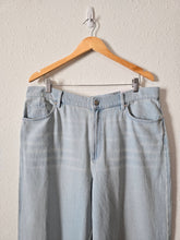 Load image into Gallery viewer, NEW Loft Wide Leg Jeans (16/33)
