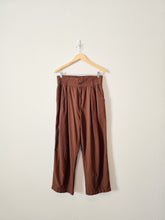 Load image into Gallery viewer, Urban Outfitters Brown Relaxed Pants (L)
