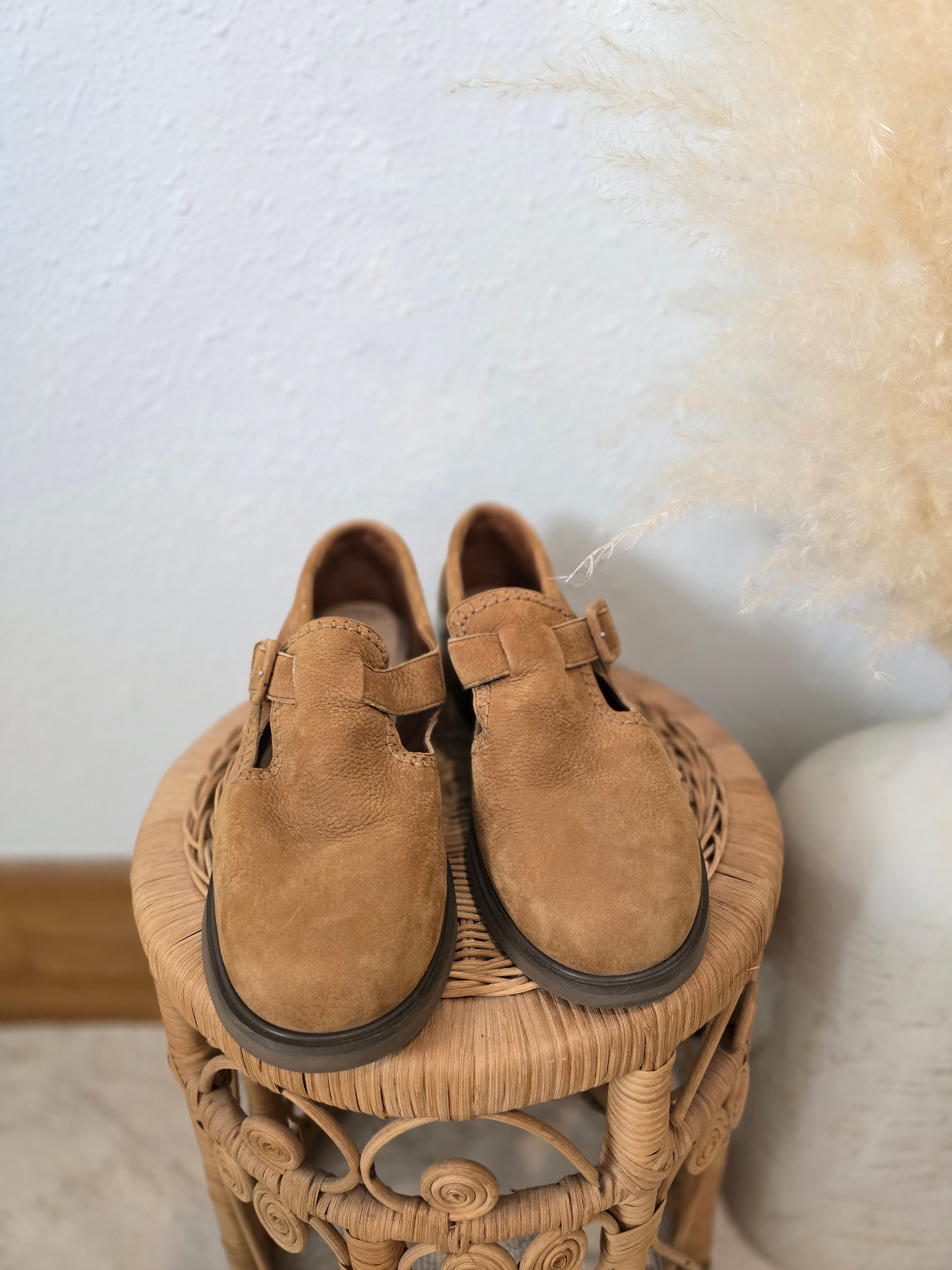 Vintage Camel Leather Loafers (10)