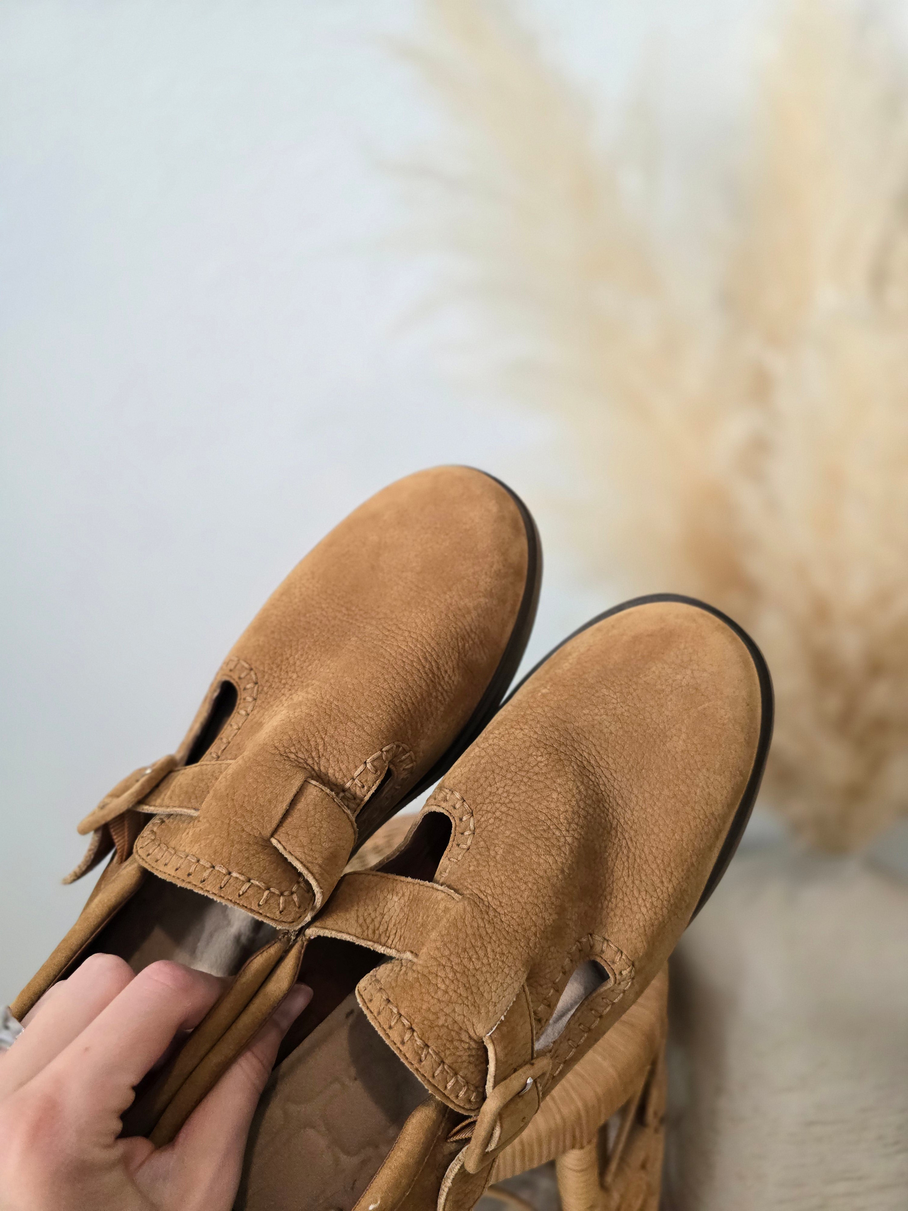 Vintage Camel Leather Loafers (10)