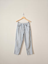 Load image into Gallery viewer, Light Wash Straight Jeans (27)
