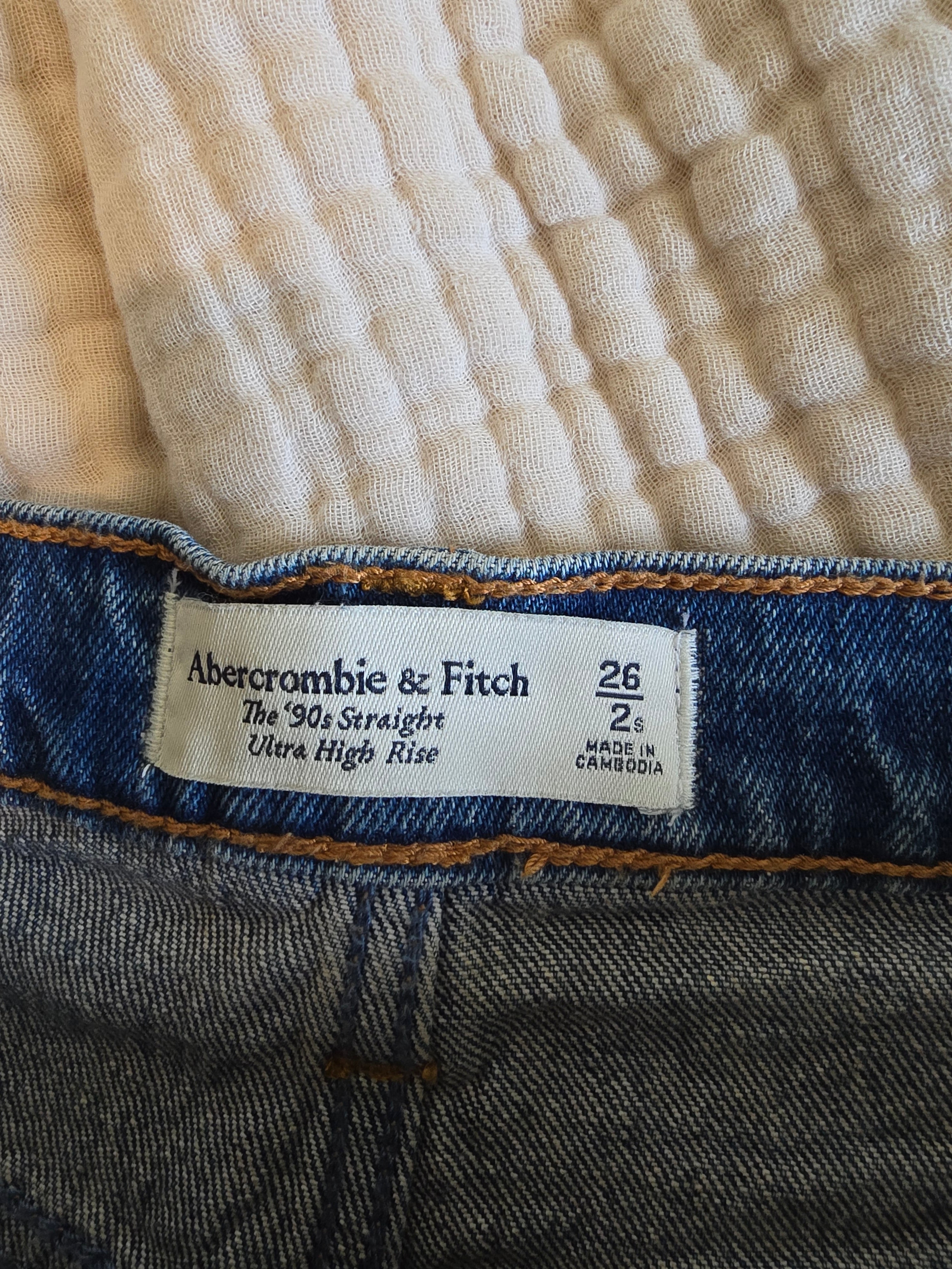 Abercrombie 90s Straight Jeans (26/2 short)