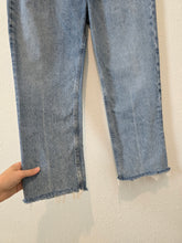 Load image into Gallery viewer, Agolde Relaxed Straight Jeans (31)
