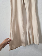 Load image into Gallery viewer, Aerie Ribbed Flare Leggings (S)
