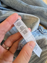 Load image into Gallery viewer, Aerie Oversized Denim Button Up (M)
