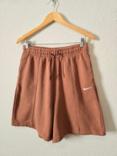 Load image into Gallery viewer, Nike Brown Relaxed Shorts (S)
