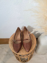 Load image into Gallery viewer, Brown Leather Mary Jane Flats (8.5)
