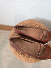 Load image into Gallery viewer, Brown Leather Mary Jane Flats (8.5)
