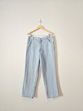 Load image into Gallery viewer, Vintage Light Wash Jeans (34)
