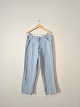 Load image into Gallery viewer, Vintage Light Wash Jeans (34)
