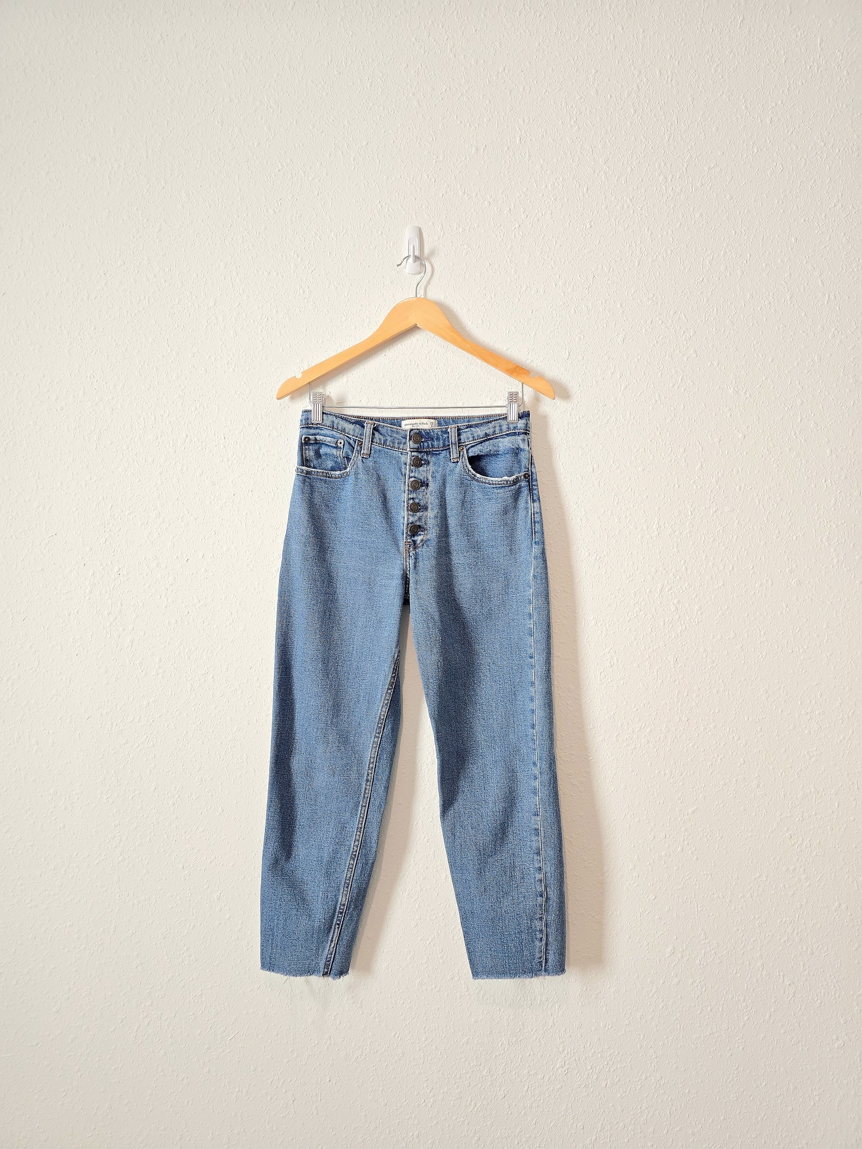 Abercrombie High Rise Mom Jeans (28/6)