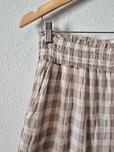 Load image into Gallery viewer, Aerie Gingham Relaxed Pants (M)
