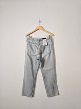 Load image into Gallery viewer, NEW Vintage Straight Jeans (28)
