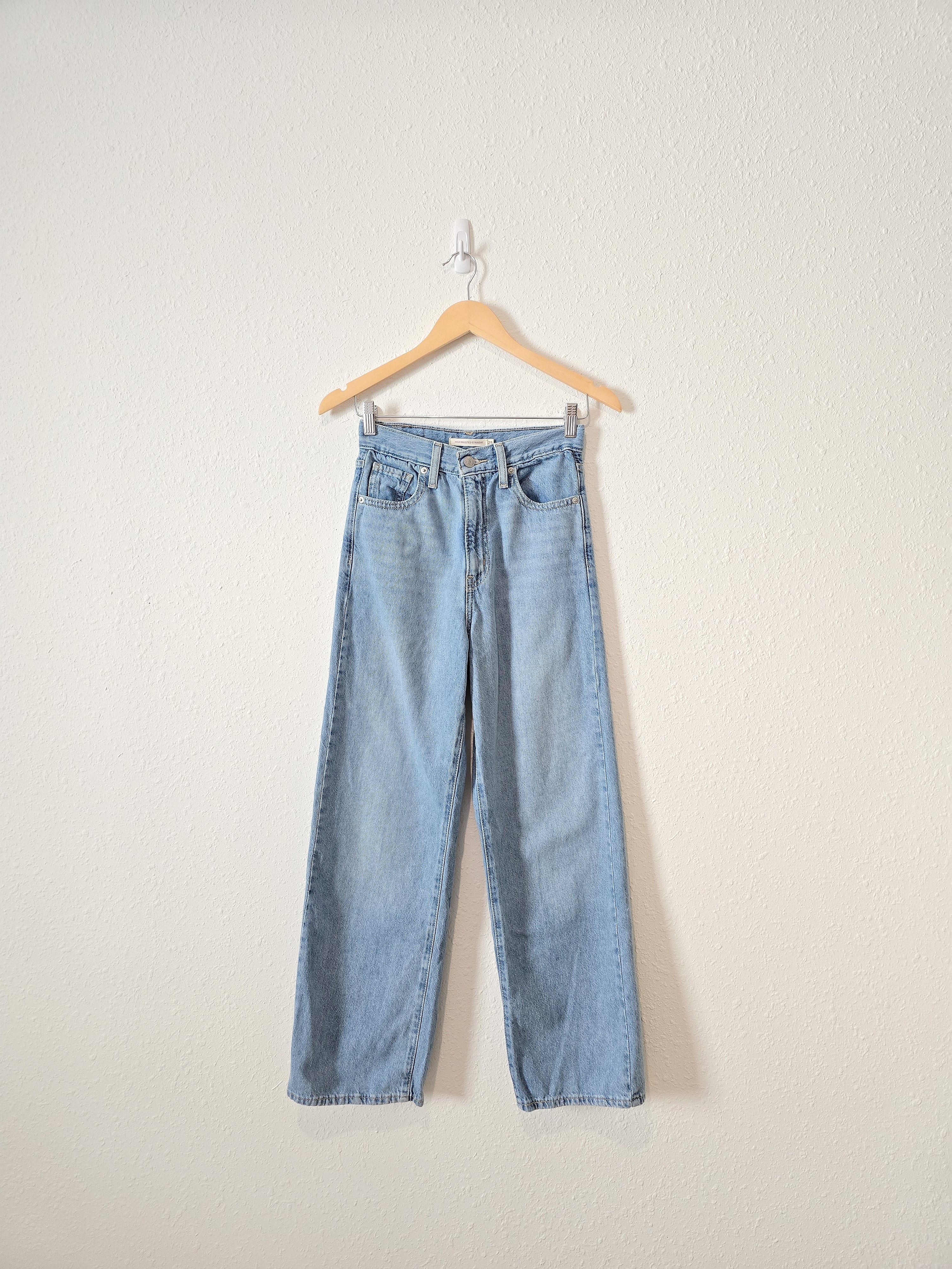 Levi's High Waisted Straight Jeans (25)