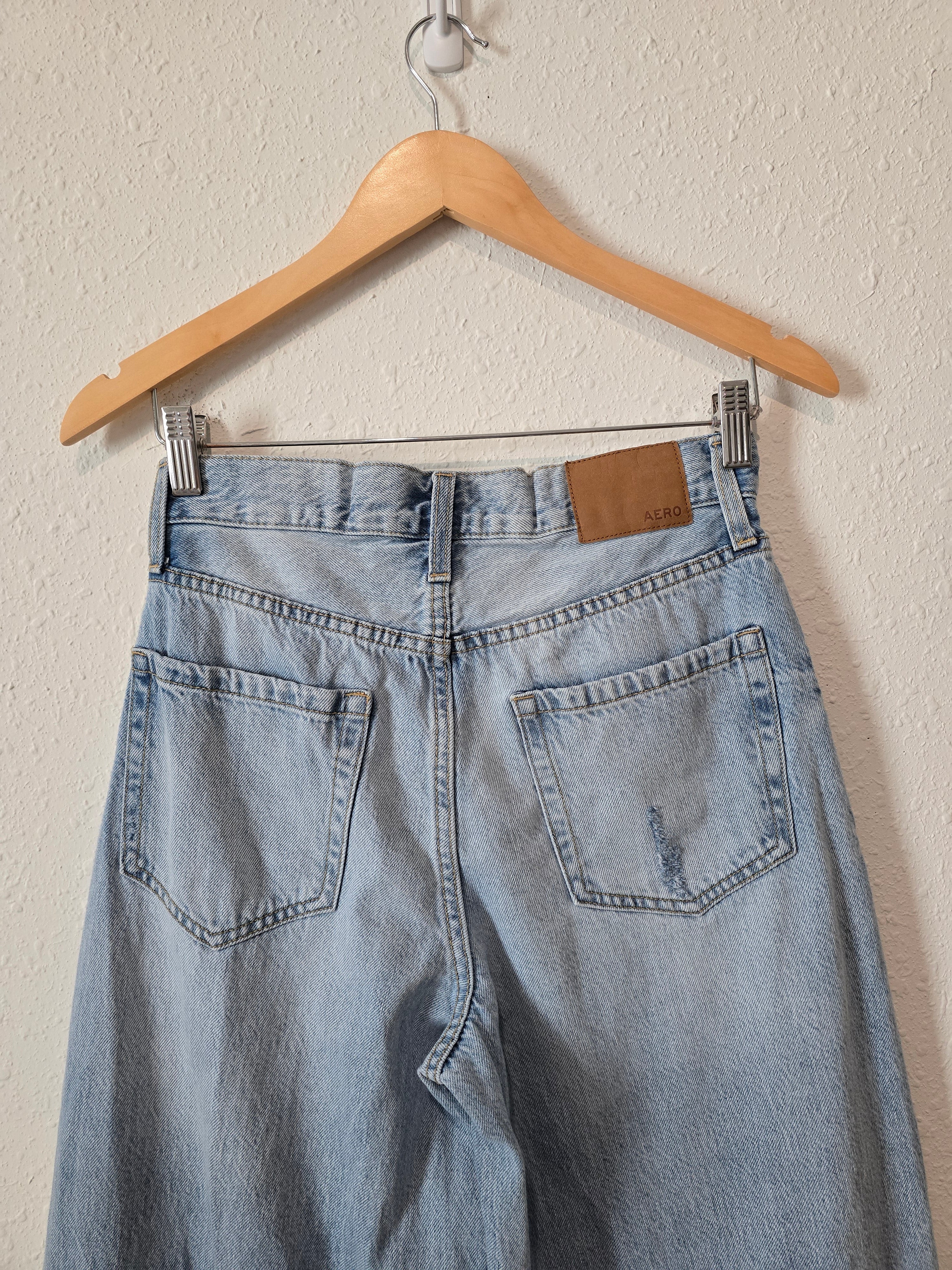 Light Wash Wide Leg Jeans (2)