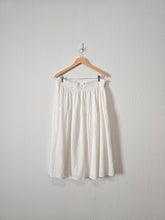 Load image into Gallery viewer, White Tiered Midi Skirt (XL)
